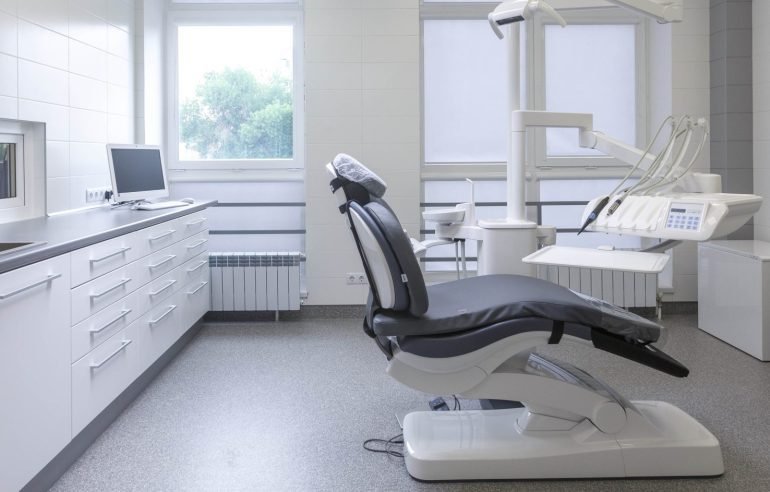 lab-furniture-suppliers-uae.jpg