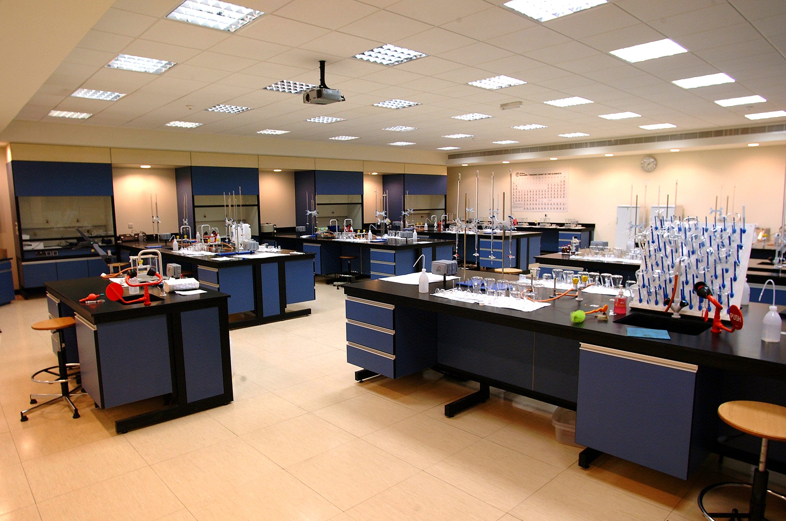 laboratory-furniture-for-education-uae.jpg