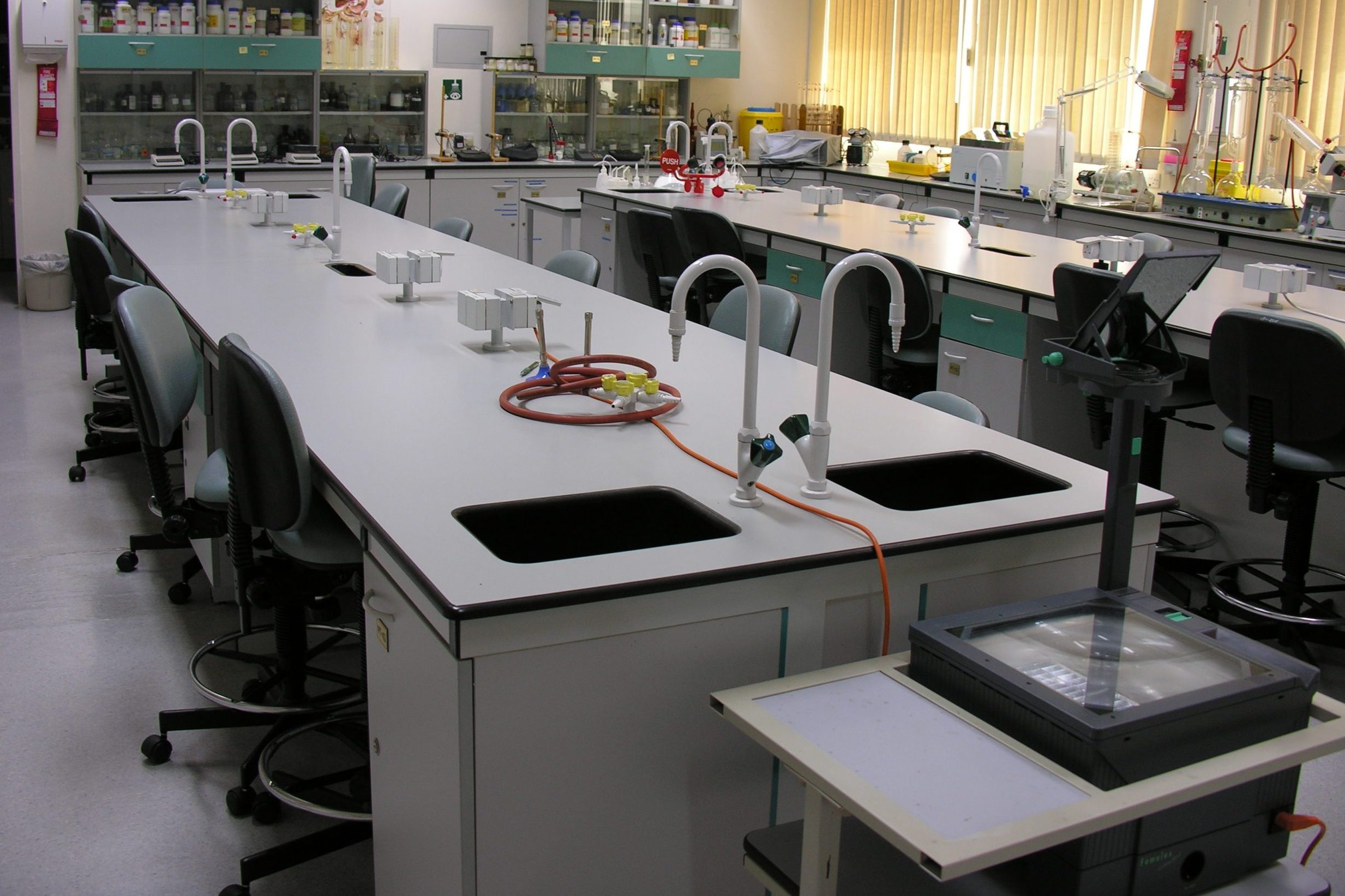 laboratory-furniture-for-education-uae.jpg