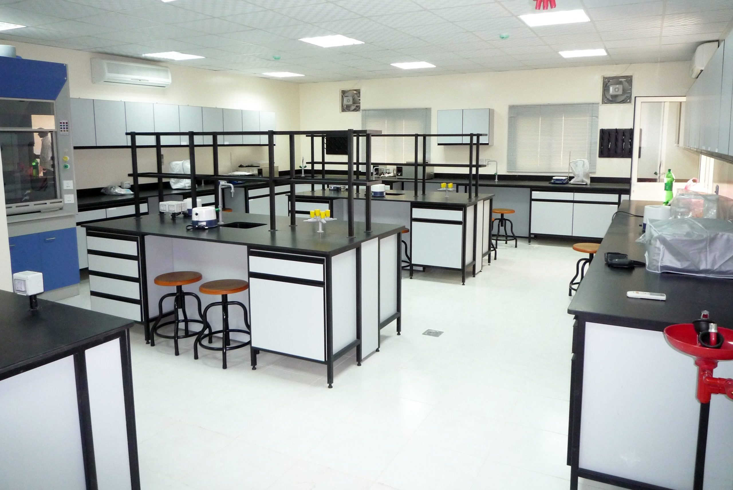 laboratory-furniture-for-research-labs-uae.jpg