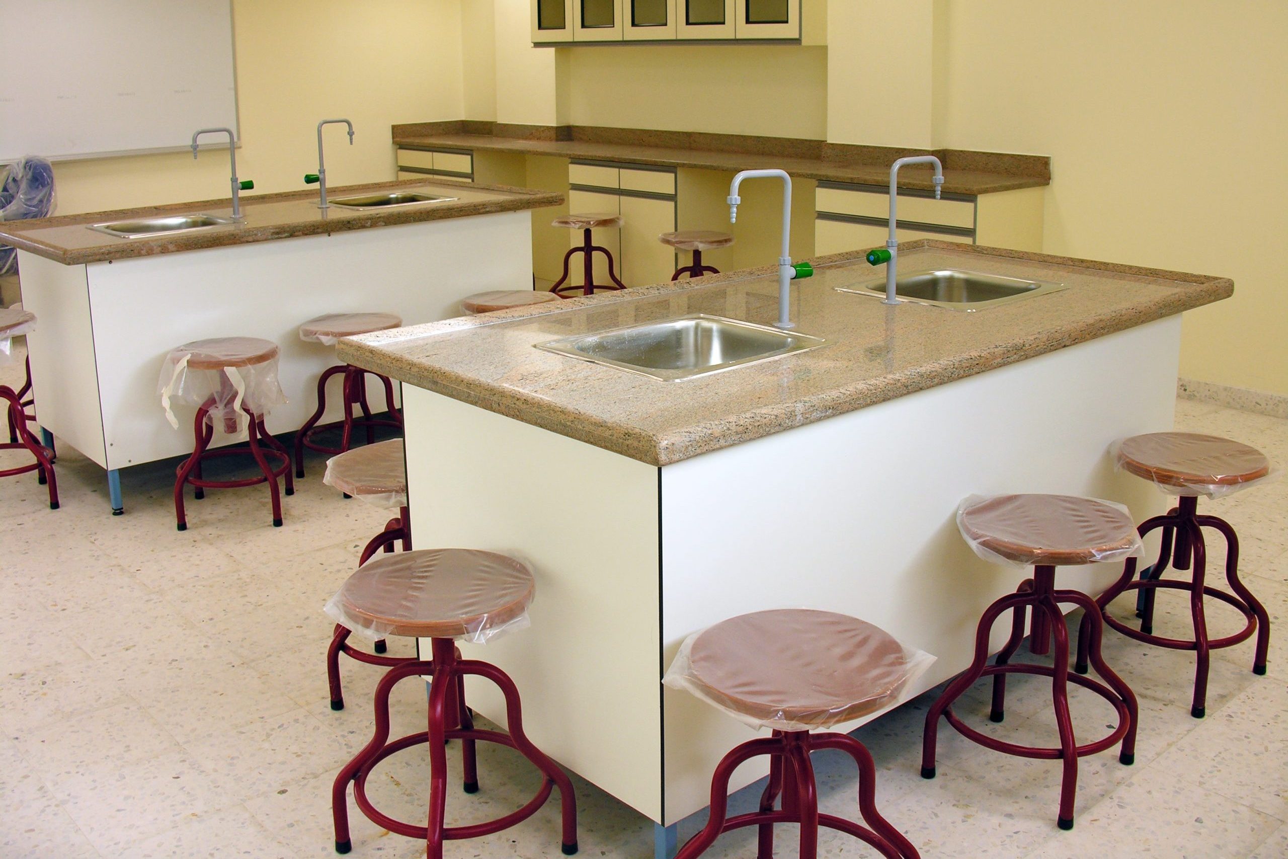 laboratory-furniture-for-research-labs-uae.jpg