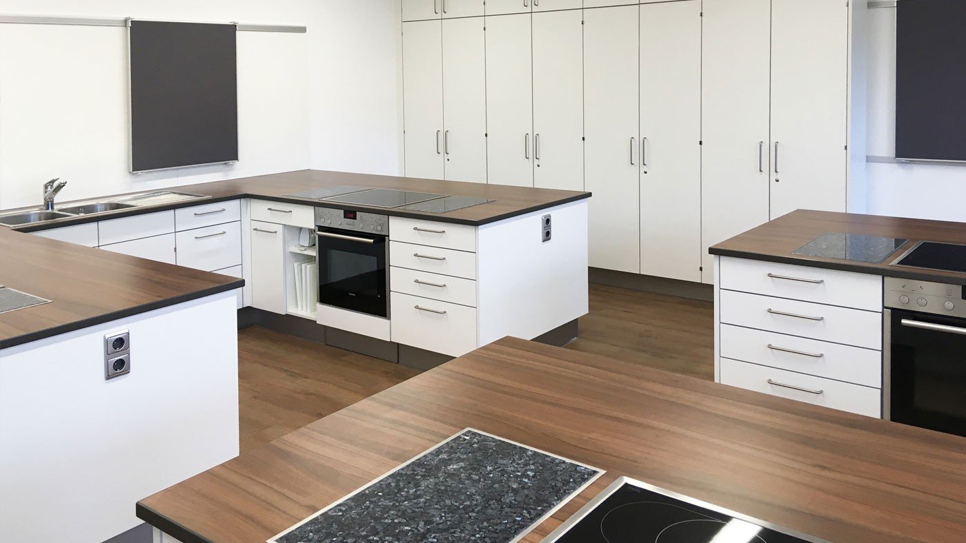 Laboratory furniture manufacturer in Dubai specializing in durable modular designs.